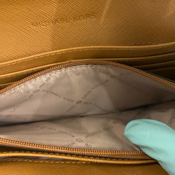 Michael Kors Jet Set Wallet - Picture 9 of 9